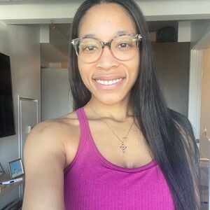 Meet your Posher, Alexis